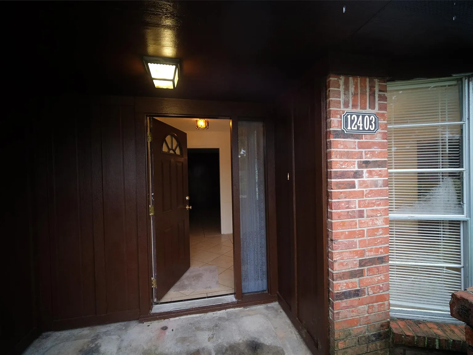4 bed, 2.0 bath, 1865 sqft, $2,200 — Photo 3