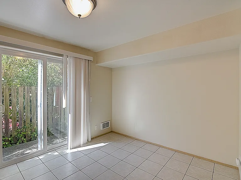 1st Fl - Dining Area