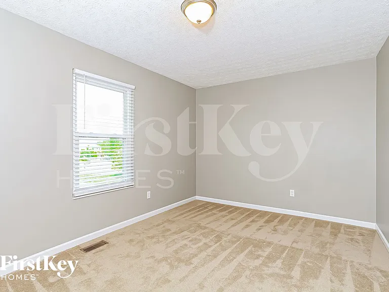 4792 Sarah Dr — Photo 11