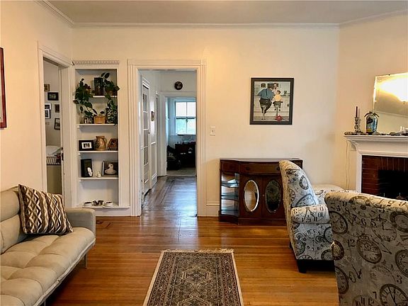 5th image of 28 Bainbridge Ave #2