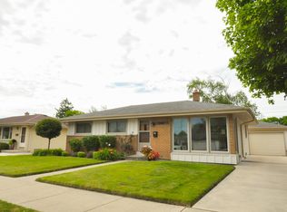 1101 Saxony Dr, Racine, WI 53402