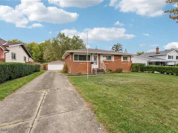 6366 Sandhurst Dr, Brookpark, OH 44142