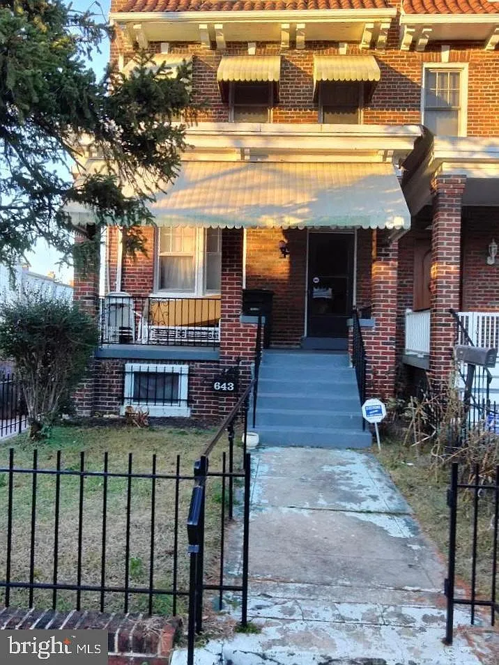 643 Farragut St NW photo 1