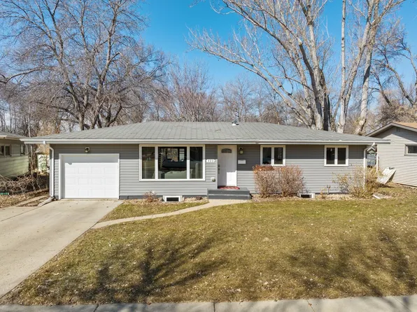 423 11th St NW, Minot, ND 58703