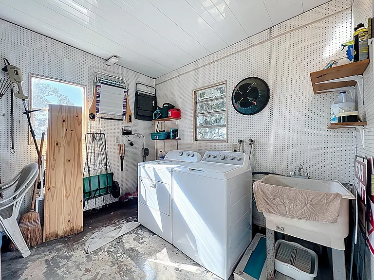 909 Sequoia St — Photo 13