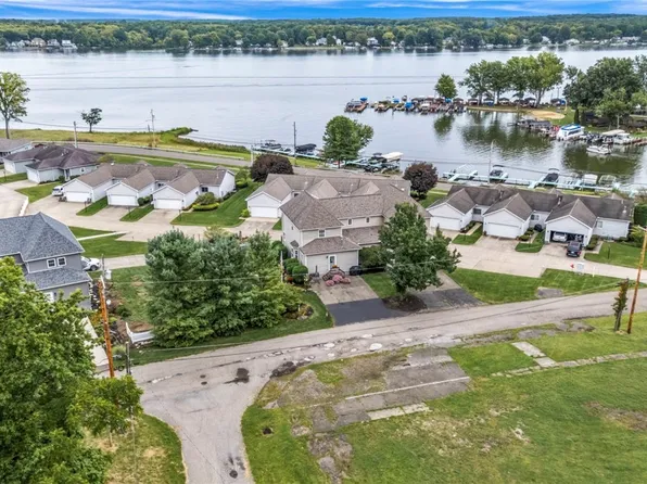 1909 Craig Dr, Lake Milton, OH 44429