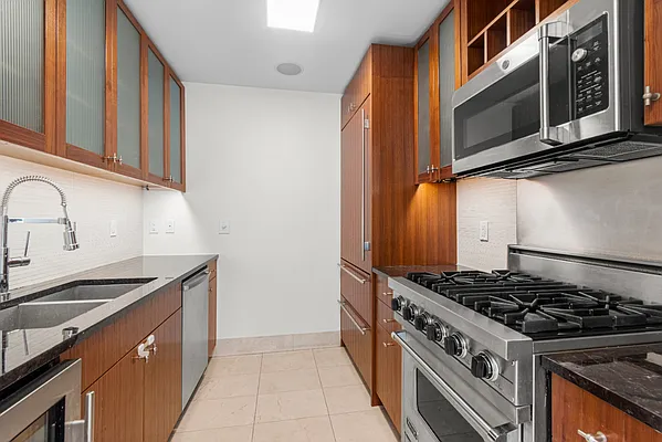 Rented by HomeDax Real Estate | media 16