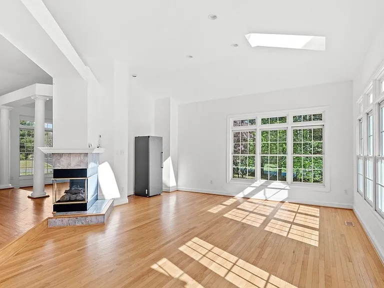 14216 Cervantes Ave — Photo 3