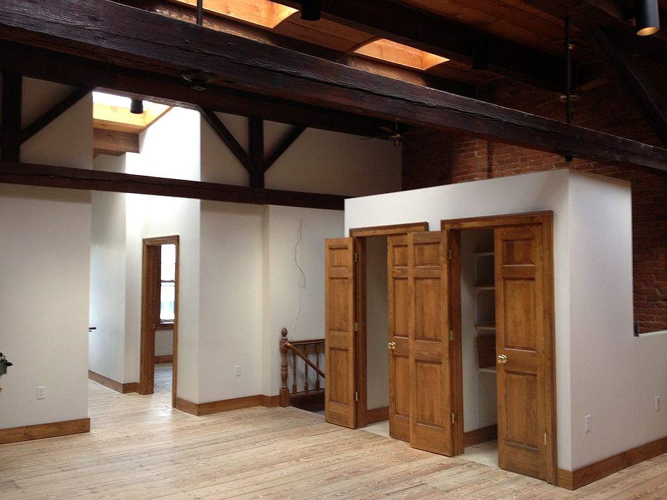 2nd image of 107 Court St