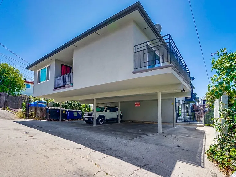 Stylish MidCentury Building in West Adams Park Tract — Photo 14