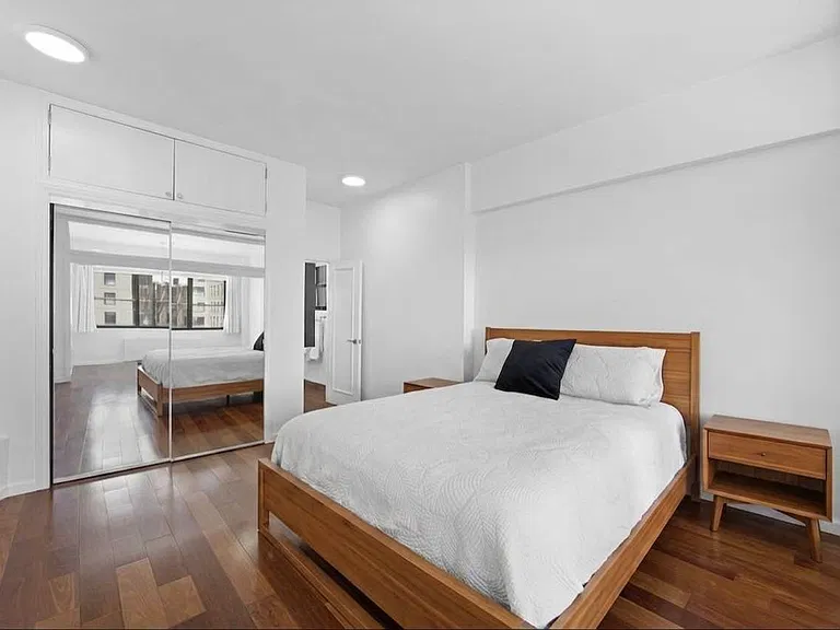 58 W 58th St #27A — Photo 7
