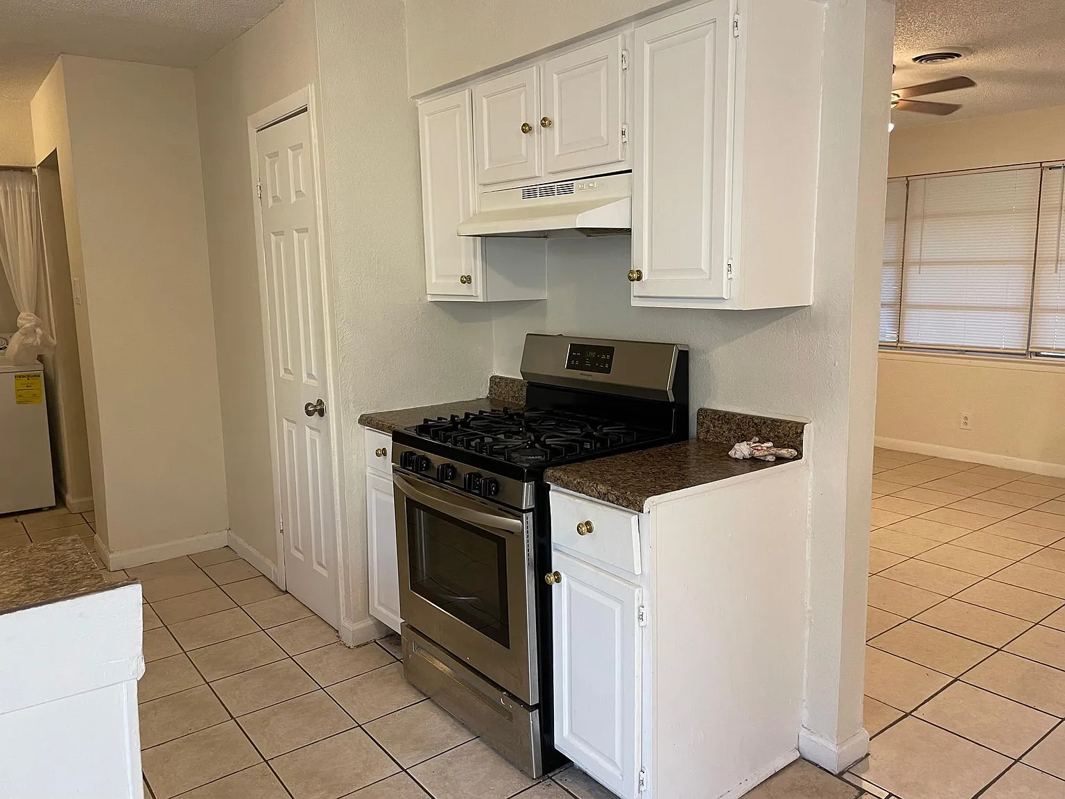102 Roma Dr — Photo 2