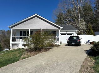 3 H D Ln, Leicester, NC 28748