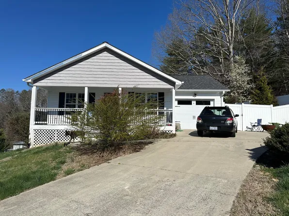 3 H D Ln, Leicester, NC 28748