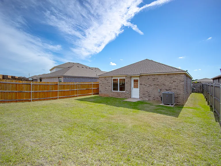 9608 Stallion Dr — Photo 26