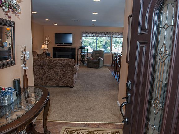 5th image of 722 Danvers Cir