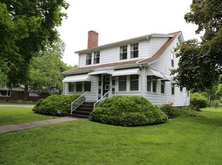 330 N Madison St, Carthage, IL 62321