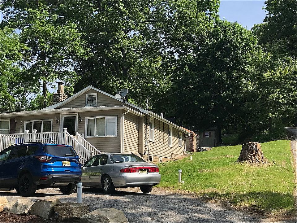 1st image of 15 Lakeside Dr NW