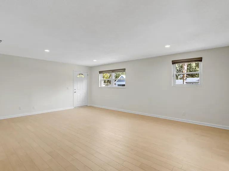 405 S 16th St — Photo 11