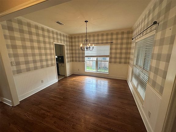 2nd image of 709 Clay Ln