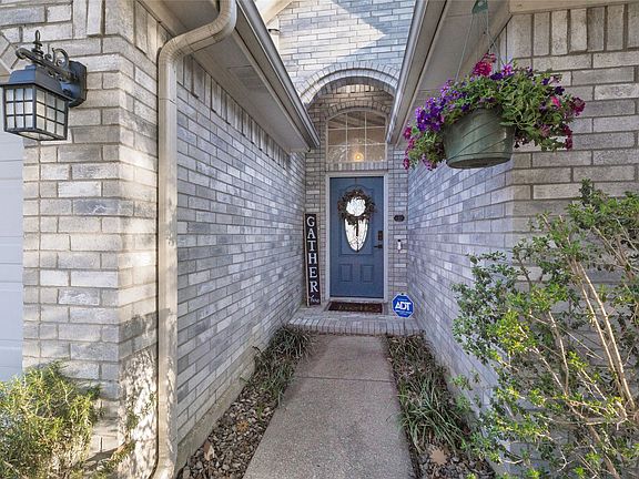 2nd image of 4809 Rincon Way