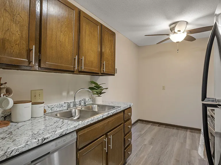 Eastgate Apartments — Photo 29