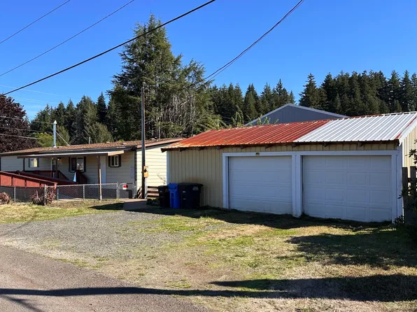 124 SE Palmer St, Siletz, OR 97380