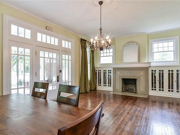 2nd image of 517 W Avenue E