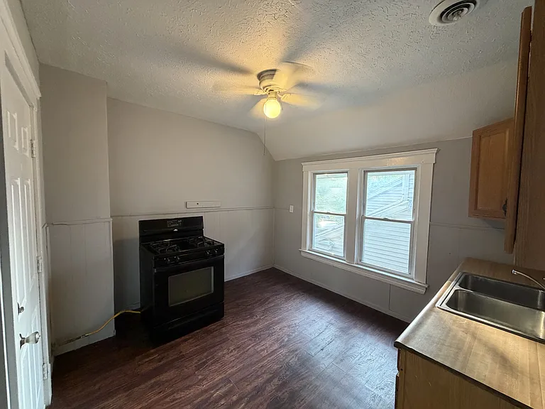 4218 Denison Ave — Photo 13