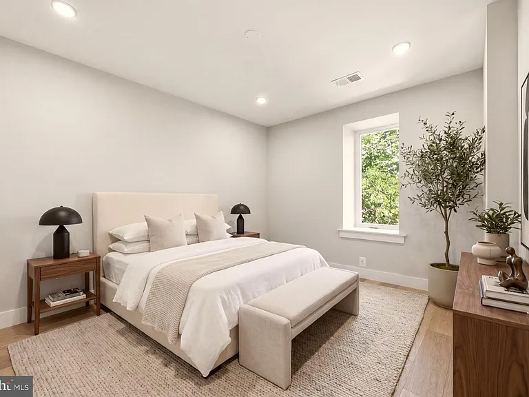 724 Rock Creek Church Rd NW #A — Photo 33
