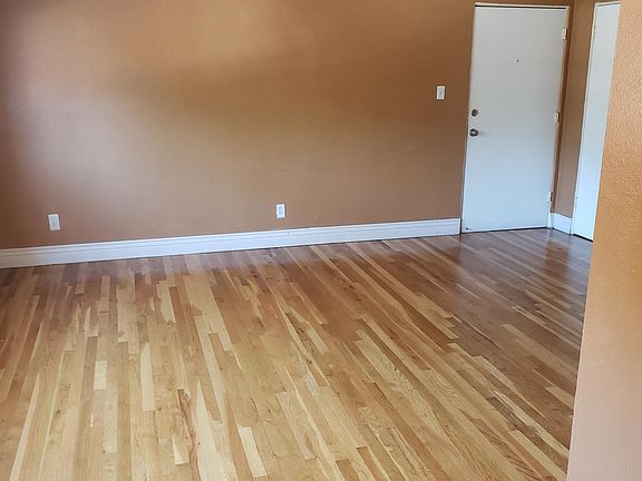 5th image of 207-2259 E Asbury Ave #207