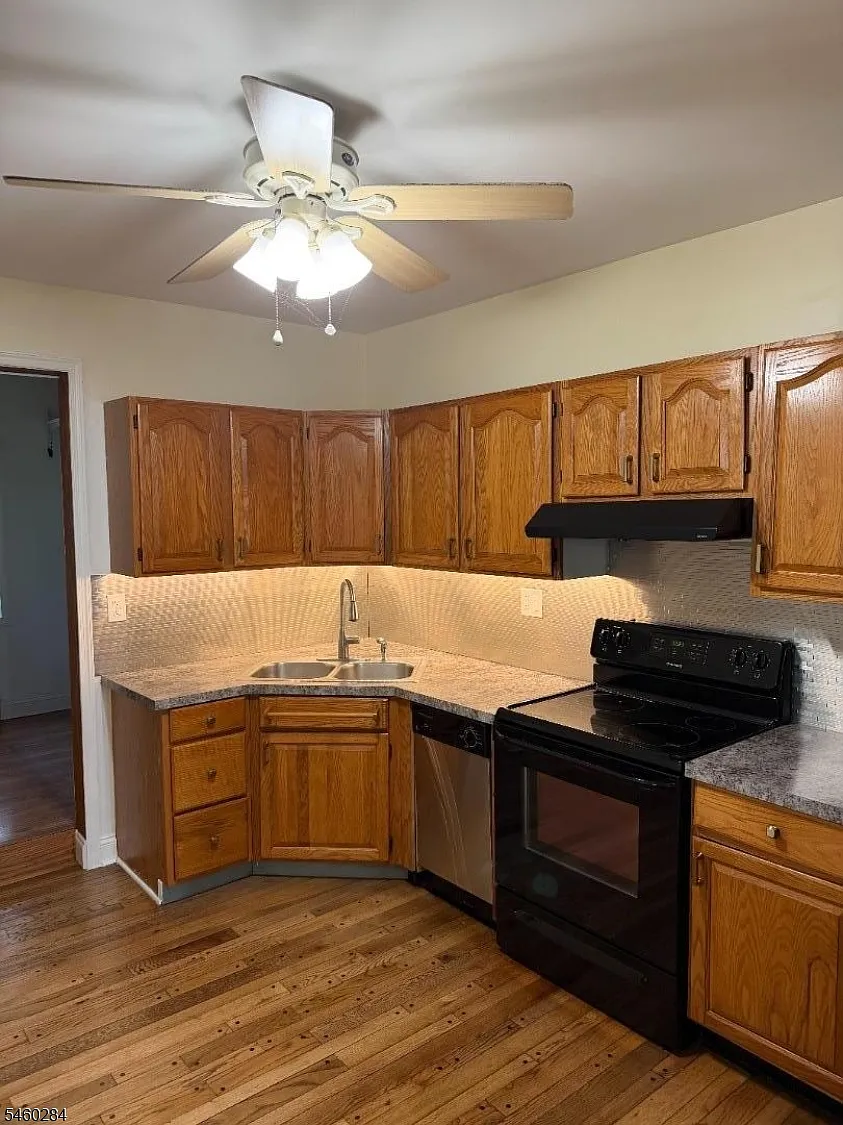 2 bed, 1.5 bath, $2,200 — Photo 3