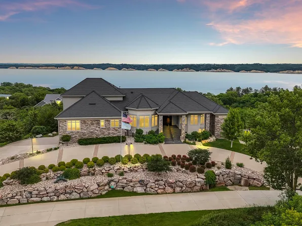 158 Signal Hill Rd, Yankton, SD 57078
