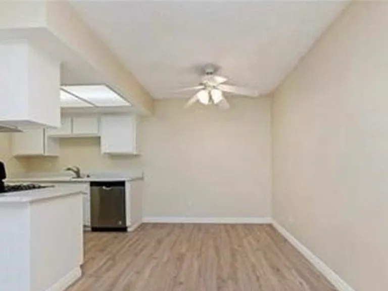 2467 W Acacia Ave — Photo 7