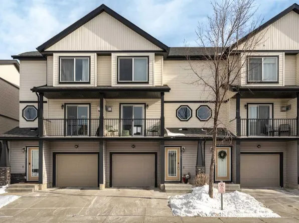 381 W Copperpond Lndg SE, Calgary, AB T2Z 1G6