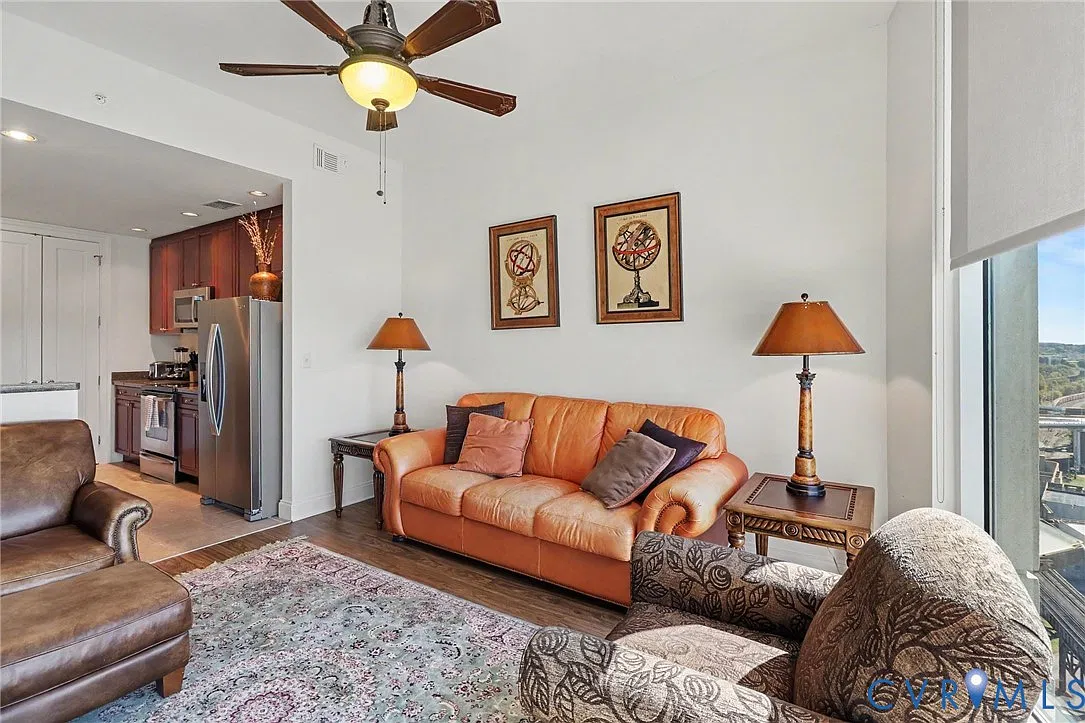 1 bed, 1.0 bath, 800 sqft, $2,700 — Photo 2