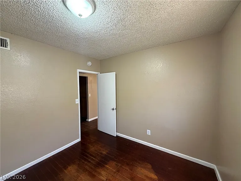 110 Silver St — Photo 29