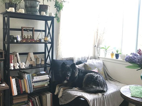 Formal living/flex room