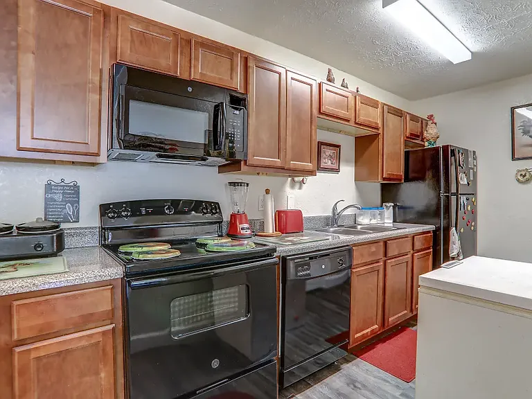 Covington Park Apartments — Photo 20