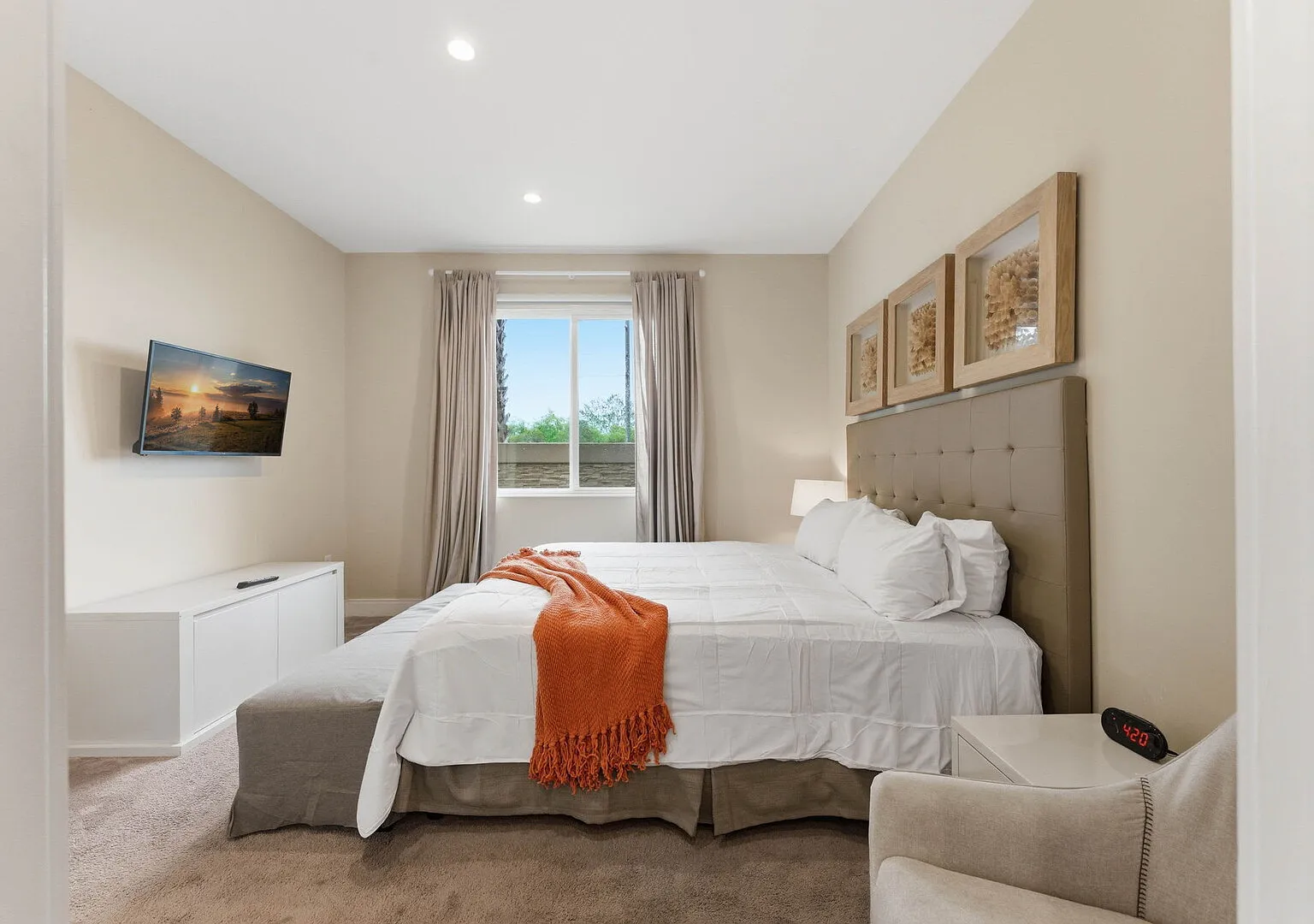 Magic Village 4BR, Spacious and Stylish — Photo 2