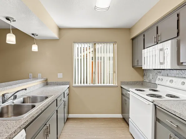 Redwood Cove Apartments