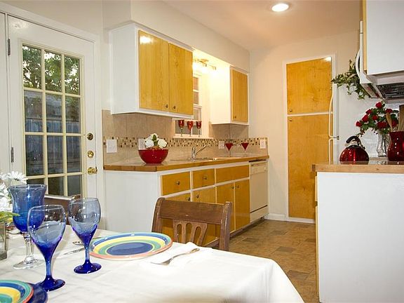 3rd image of 3323 Dolphin Dr #A