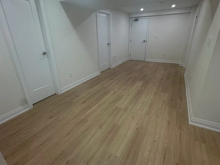 18 Hullen Cres #LOWER LEVEL — Photo 3