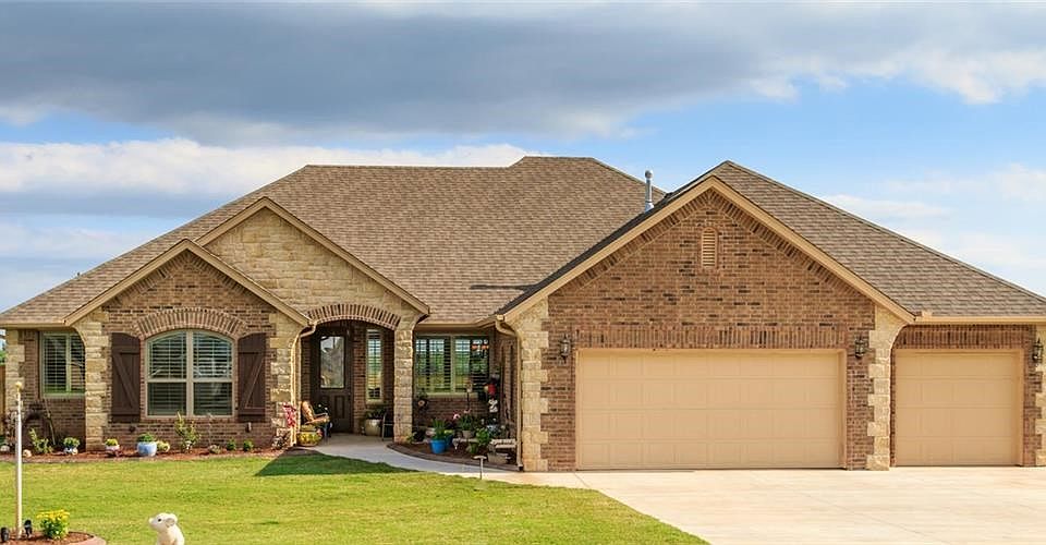 Beautiful Ranch Style Front View