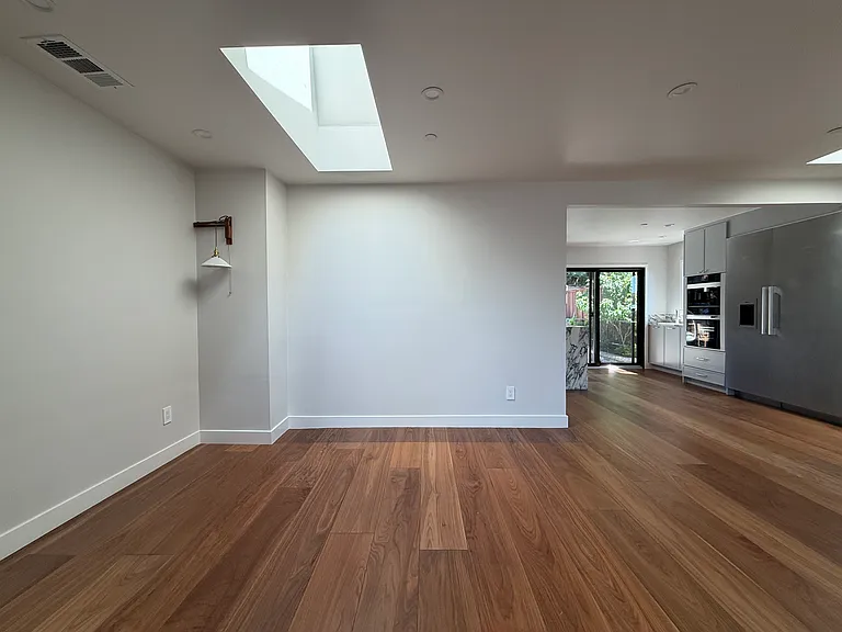 2428 Lincoln Ave — Photo 7