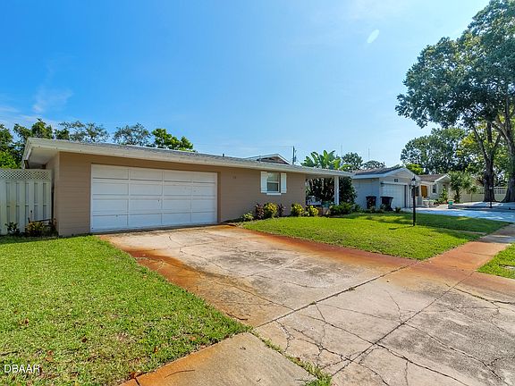 3rd image of 1267 Vanderbilt Dr