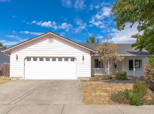 1710 Blue Moon Ln, Grants Pass, OR 97527