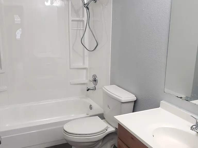 425 Irwin St #1 — Photo 3