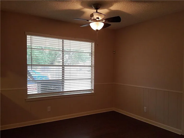 6919 W Cleburne Rd — Photo 10