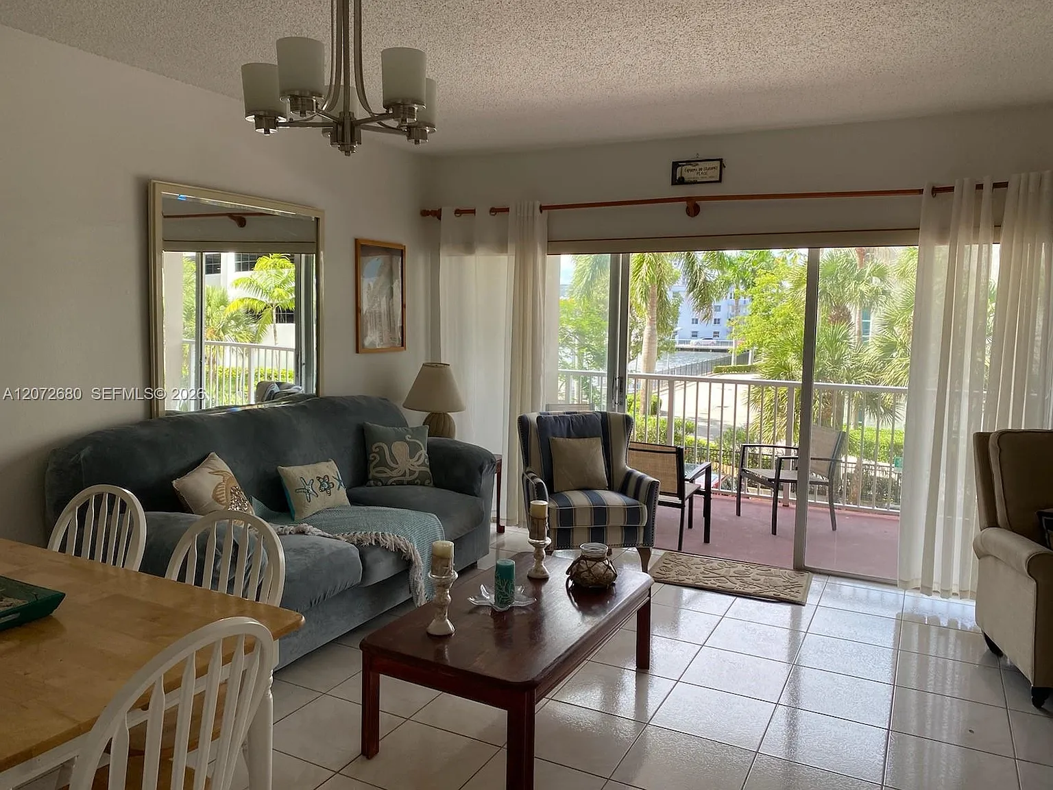 Hemispheres Condo — Photo 4